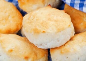 Receita de biscoitinho com 3 ingredientes que lembra casa de vó