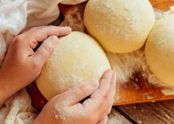 Bolinho de batata feito com poucos ingredientes e preparo fácil