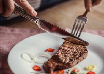 O que estudos revelam sobre quem consome carne todos os dias?