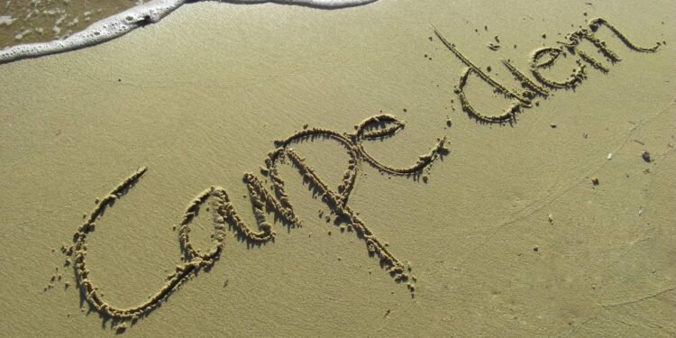 O que significa 'Carpe Diem', a frase em latim que convida a viver melhor