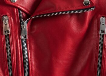 O jeito certo para lavar casacos de couro em casa sem problemas