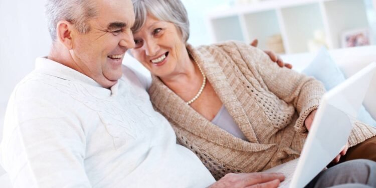 Coisas que casais aposentados começam a fazer juntos e que reacendem a conexão