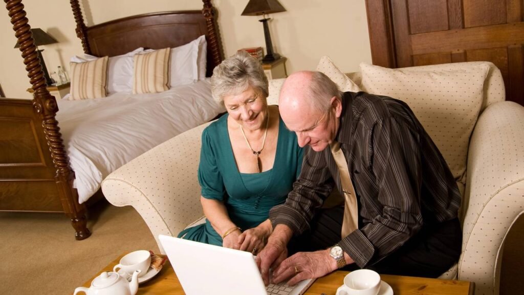 Coisas que casais aposentados começam a fazer juntos e que reacendem a conexão