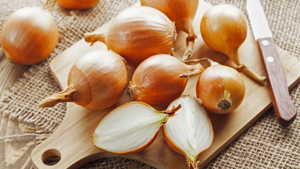 Esfregar meia cebola na janela: por que recomendam e para que serve