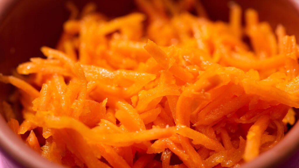 Esse é o jeito certo de armazenar cenouras para que elas fiquem frescas