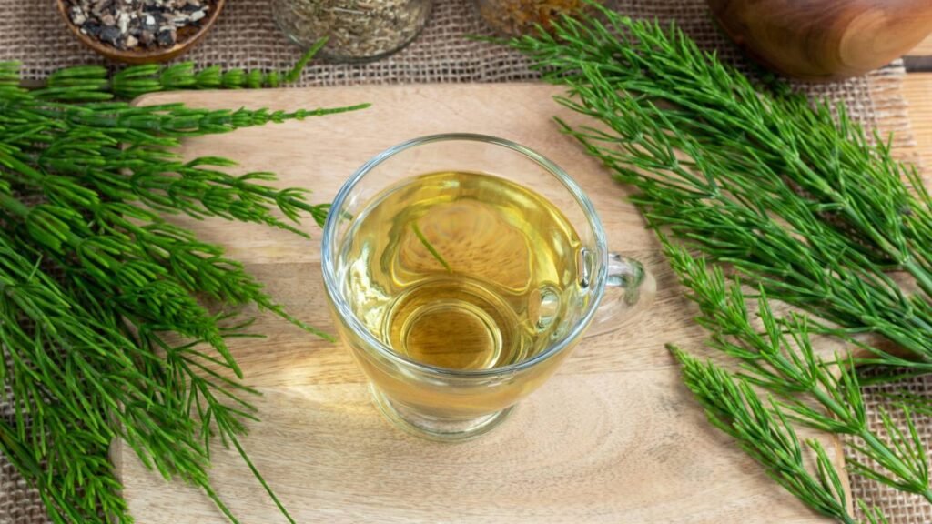 Esse chá famoso ajuda com a retenção de líquidos e melhora a aparência da sua pele