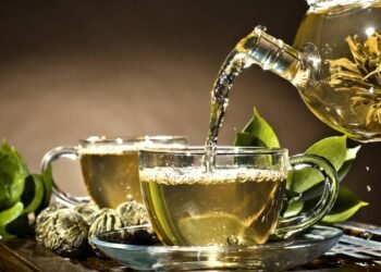 Troque o café por chá verde e tenha mais foco e menos ansiedade no seu dia a dia