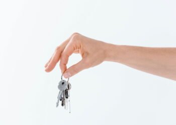 Onde deixar as chaves da sua casa para não perder dinheiro, segundo o Feng Shui