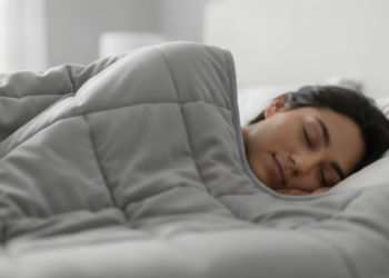 A tendência do cobertor pesado que alivia ansiedade e melhora o sono