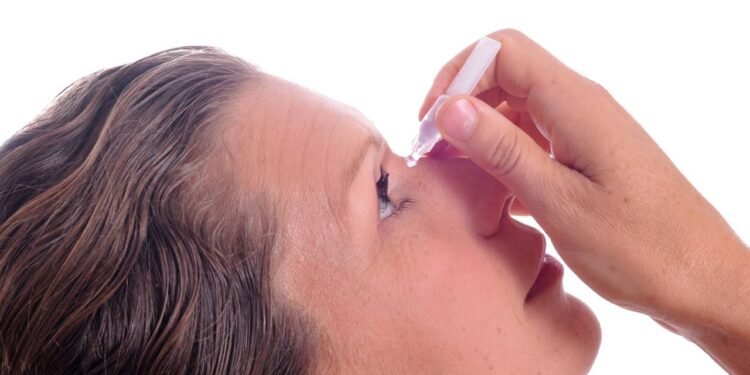 Colírios Lubrificantes - Créditos: depositphotos.com / cynoclub