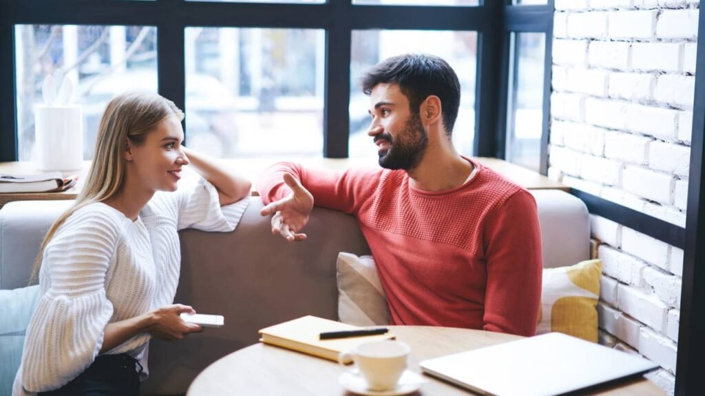 O que significa manter contato com seu ex, segundo a psicologia