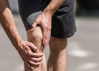 Dor no joelho ao correr pode ser evitada com ajustes simples na rotina de treino