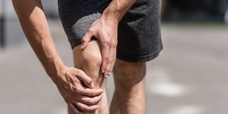 Dor no joelho ao correr pode ser evitada com ajustes simples na rotina de treino