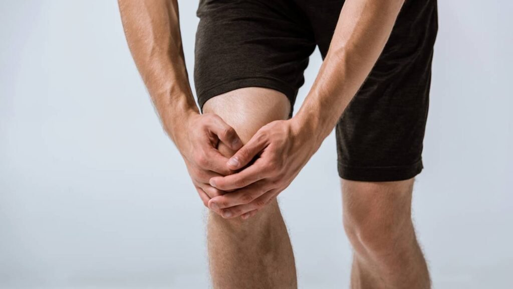 Dor no joelho ao correr pode ser evitada com ajustes simples na rotina de treino