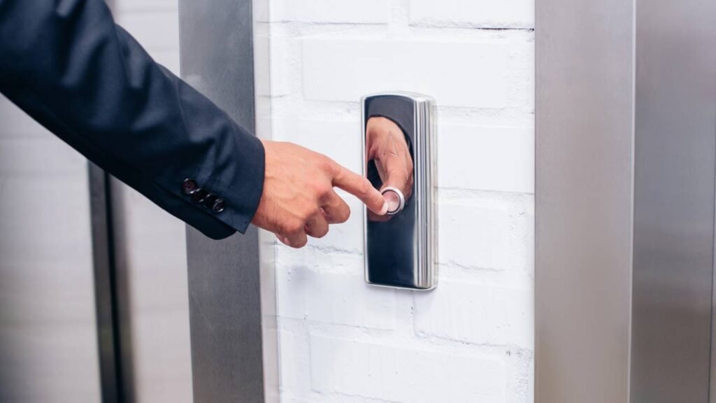 Poucos sabem o motivo de alguns elevadores não possuírem o botão 13