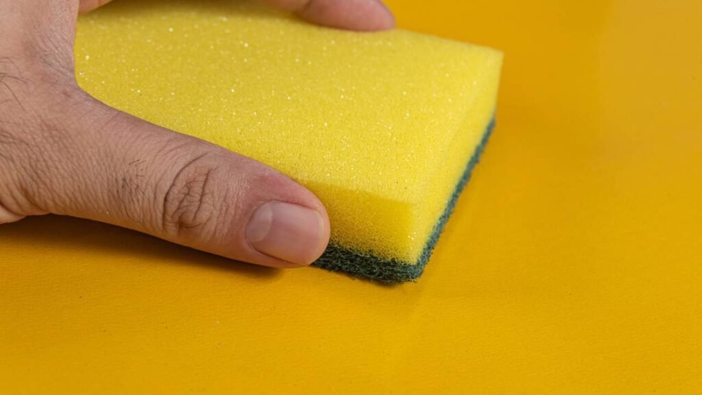 Poucos sabem qual é a finalidade de embrulhar esponjas em papel alumínio