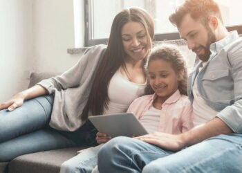 Hábitos não bons dos pais que têm um impacto negativo nas crianças