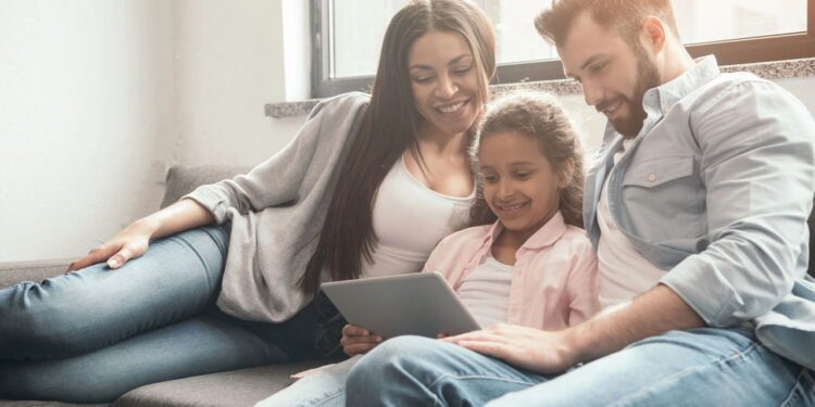 Hábitos não bons dos pais que têm um impacto negativo nas crianças