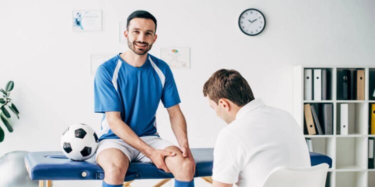 A fisioterapia esportiva deixou de ser só tratamento e virou parte da rotina dos clubes de futebol profissional