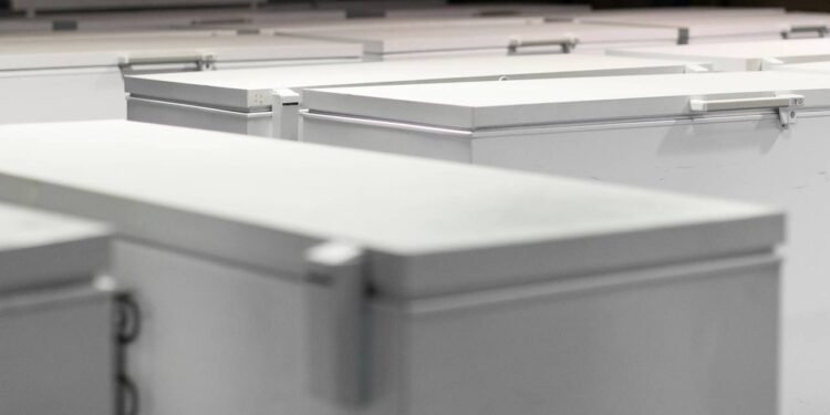 Poucas pessoas sabem: para que serve o pequeno furo no freezer da geladeira?