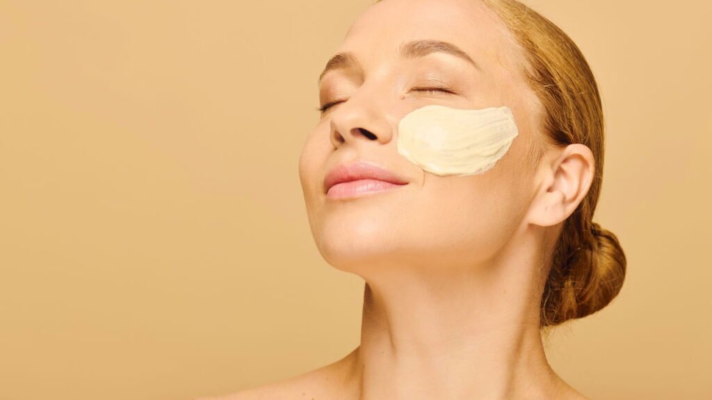 Um cuidado simples pode equilibrar a pele oleosa e ainda ajudar a reduzir o brilho do dia a dia