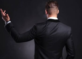 Poucos sabem para que serve esse detalhe nas costas das camisas