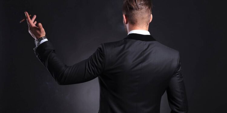 Poucos sabem para que serve esse detalhe nas costas das camisas