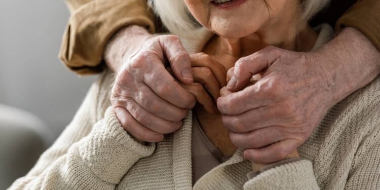 A rotina ideal de banho para idosos com mais de 70 anos