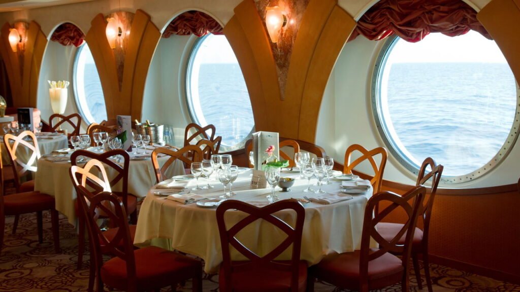 Regras surpreendentes de etiqueta em cruzeiros que você pode estar quebrando