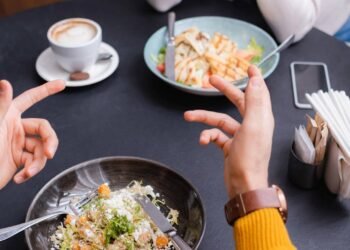 O melhor momento para jantar, segundo a ciência