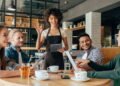 Funcionários de restaurantes realmente não suportam esse hábito da Geração Z