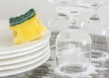 Um erro que todos cometem: por que os copos não devem ser secos de cabeça para baixo, segundo um especialista