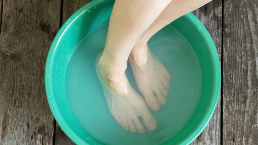 Lavando os pés - Créditos: depositphotos.com / vikabest88@gmail.com