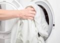 O segredo para lavar uniformes brancos e manter brilho impecável