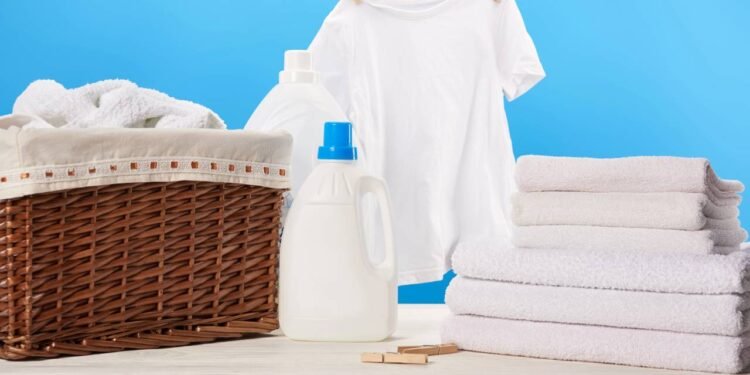 Não é alvejante: o que pode ser adicionado à máquina de lavar para deixar as roupas brancas impecáveis