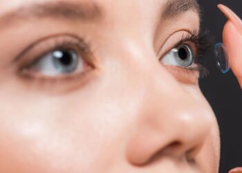 Tem algo no olho? Aqui estão os melhores e mais seguros métodos para acabar com a agonia