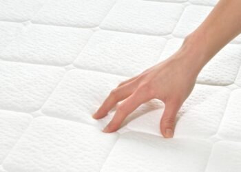 Como remover manchas amarelas do colchão com um truque caseiro e sem danificá-lo