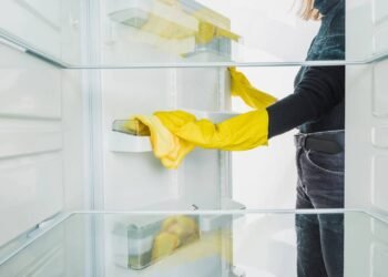 Como remover facilmente o mau cheiro da geladeira