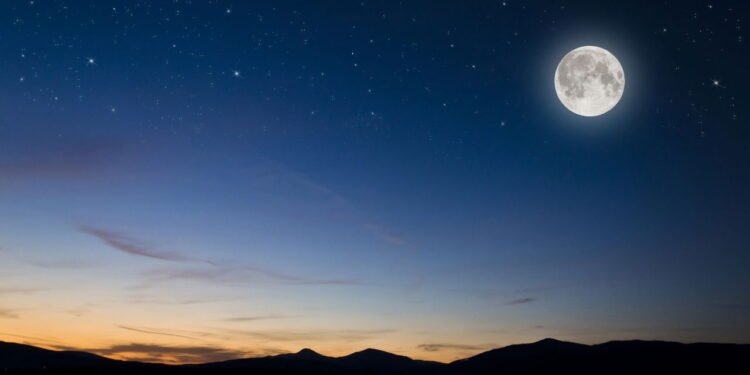 Lua da Colheita 2025: Assista a uma rara superlua de outubro nascer em meio a estrelas cadentes