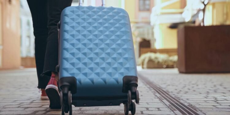 De chinelos a medicamentos, os itens que os brasileiros mais esquecem quando viajam