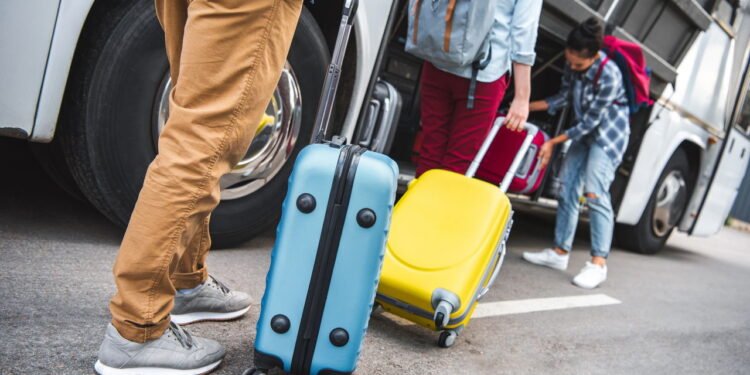 Como aproveitar os feriados prolongados viajando sem gastar muito