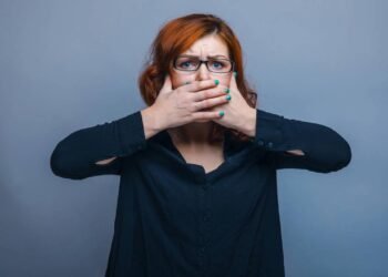 O erro que você comete todos os dias e te deixa com mau hálito