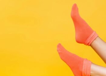 Usar meias pode estar secretamente prejudicando a saúde dos seus pés