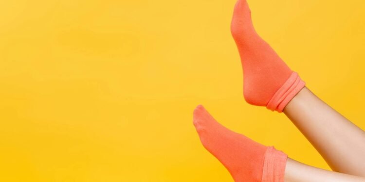 Usar meias pode estar secretamente prejudicando a saúde dos seus pés