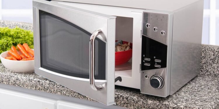 Alimentos que você pode deixar de lado o fogão e cozinhar rapidamente no micro-ondas