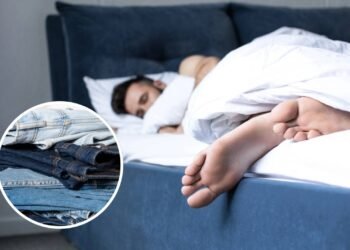 O que significa se uma pessoa dorme vestida, segundo a psicologia