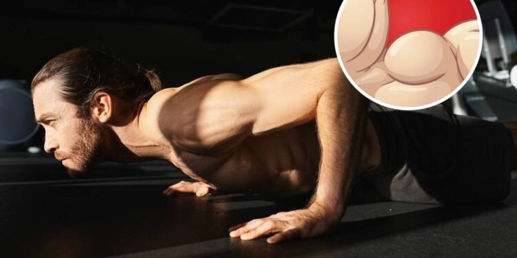 Movimentos simples realizados em casa que fortalecem os bíceps sem a necessidade de equipamentos, promovendo definição e resistência muscular - Créditos: depositphotos.com / memoangeles - Créditos: depositphotos.com / AllaSerebrina