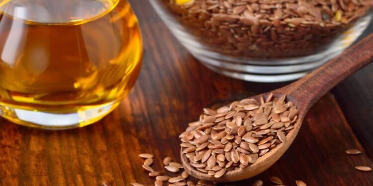 O principal componente bioativo do óleo de linhaça é o ácido alfa-linolênico (ALA) - Créditos: depositphotos.com / geo-grafika