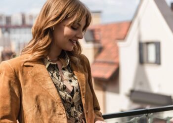 O que significa andar com o olhar para baixo, de acordo com a ciência?