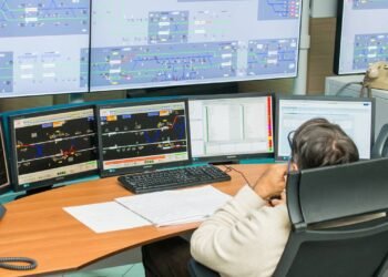 Dra. Tayuane Ferreira Pinto, Oftalmologista: como evitar cansaço visual com a regra 20-20-20